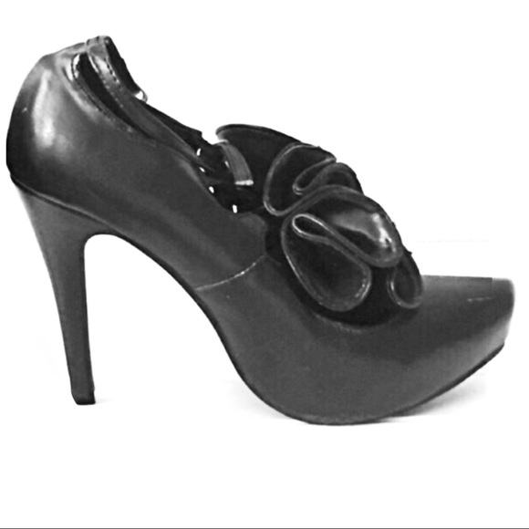 La Rose Shoes - 🖤La Rose Black Platform Heels Size 7